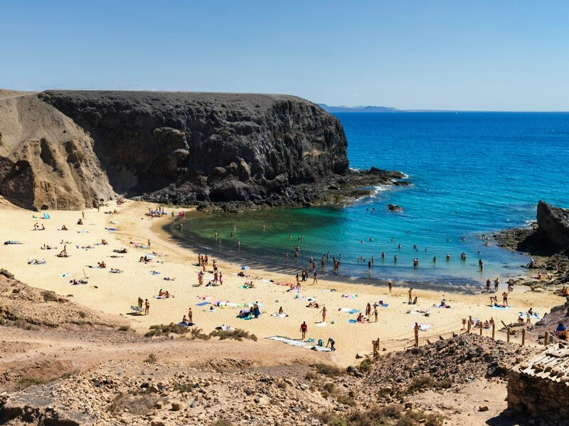 Zagrożenie na turystycznej wyspie. Olbrzymie skały osuwają się na drogi