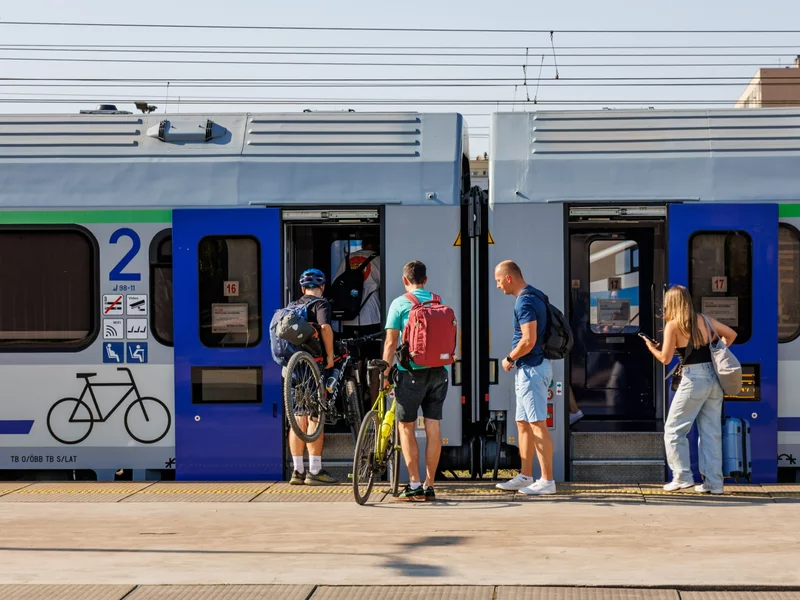 Polskie miasto bez pociągów nad morze. Mieszkańcy mają dość