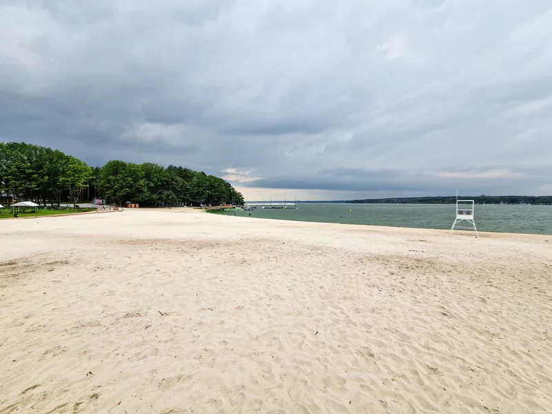 Wcale nie nad Bałtykiem. Plaża z atrakcjami 1,5 godziny drogi z Warszawy