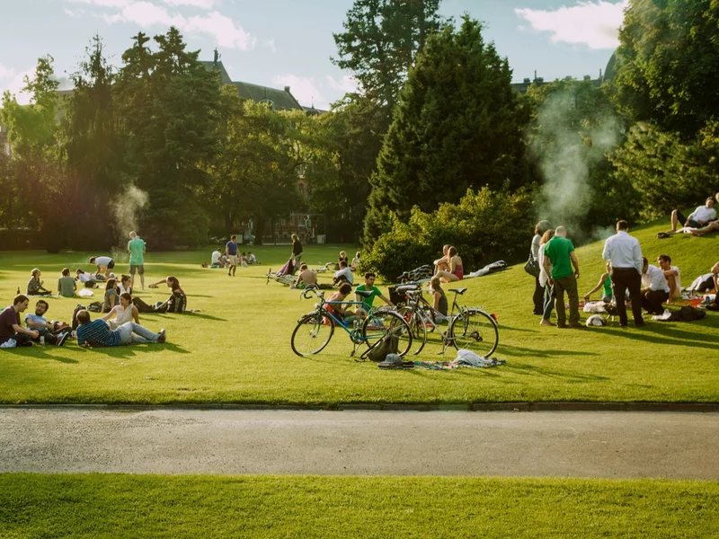 Majówka 2026 bez wyjazdów? Polacy zmieniają plany