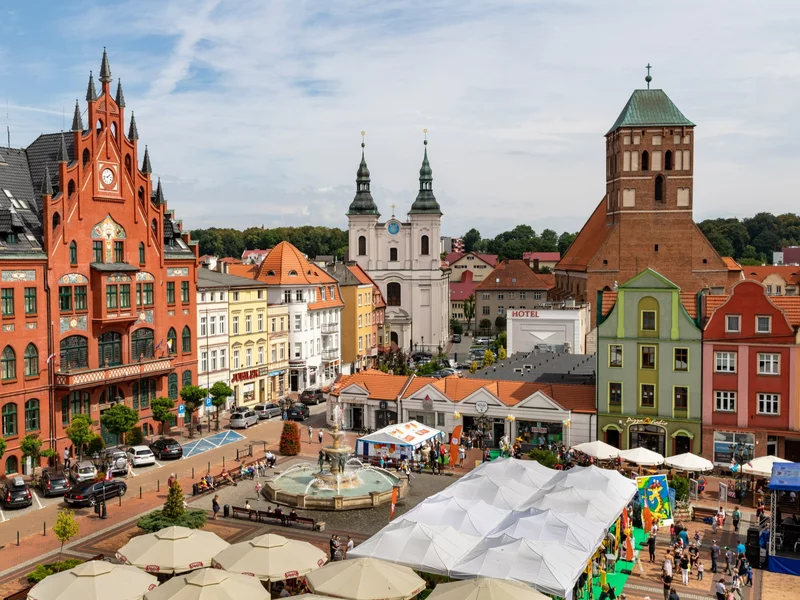 To miasto nazywają „Bramą Pomorza”. Całe otoczone jest lasami sosnowymi