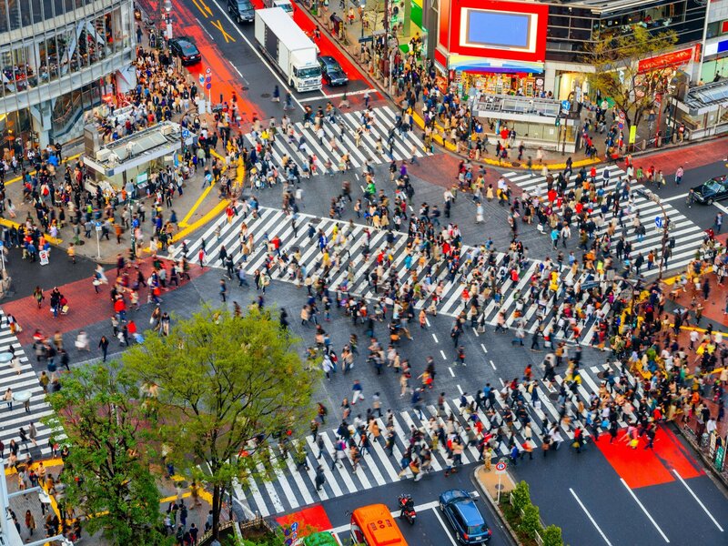 Dużo kolorów i słynny pomnik. To najbardziej zatłoczone przejście na świecie