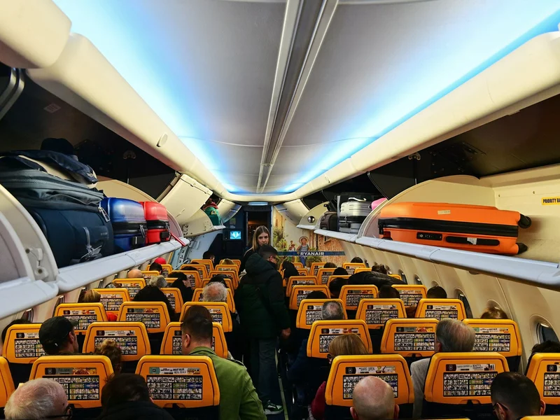 Eksplozja na pokładzie Ryanaira. Pasażerka miała w bagażu zakazany przedmiot