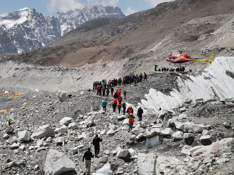 Przekonywali turystów, iż grozi im śmierć. Na ewakuacji medycznej zarabiali miliony