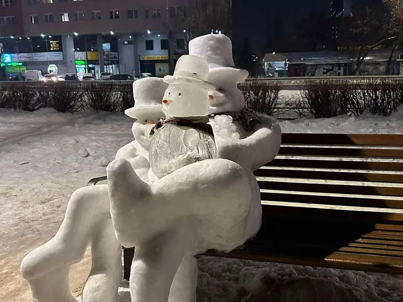 Rodzina bałwanków w Warszawie zdewastowana. Mieszkańcy nie kryją żalu